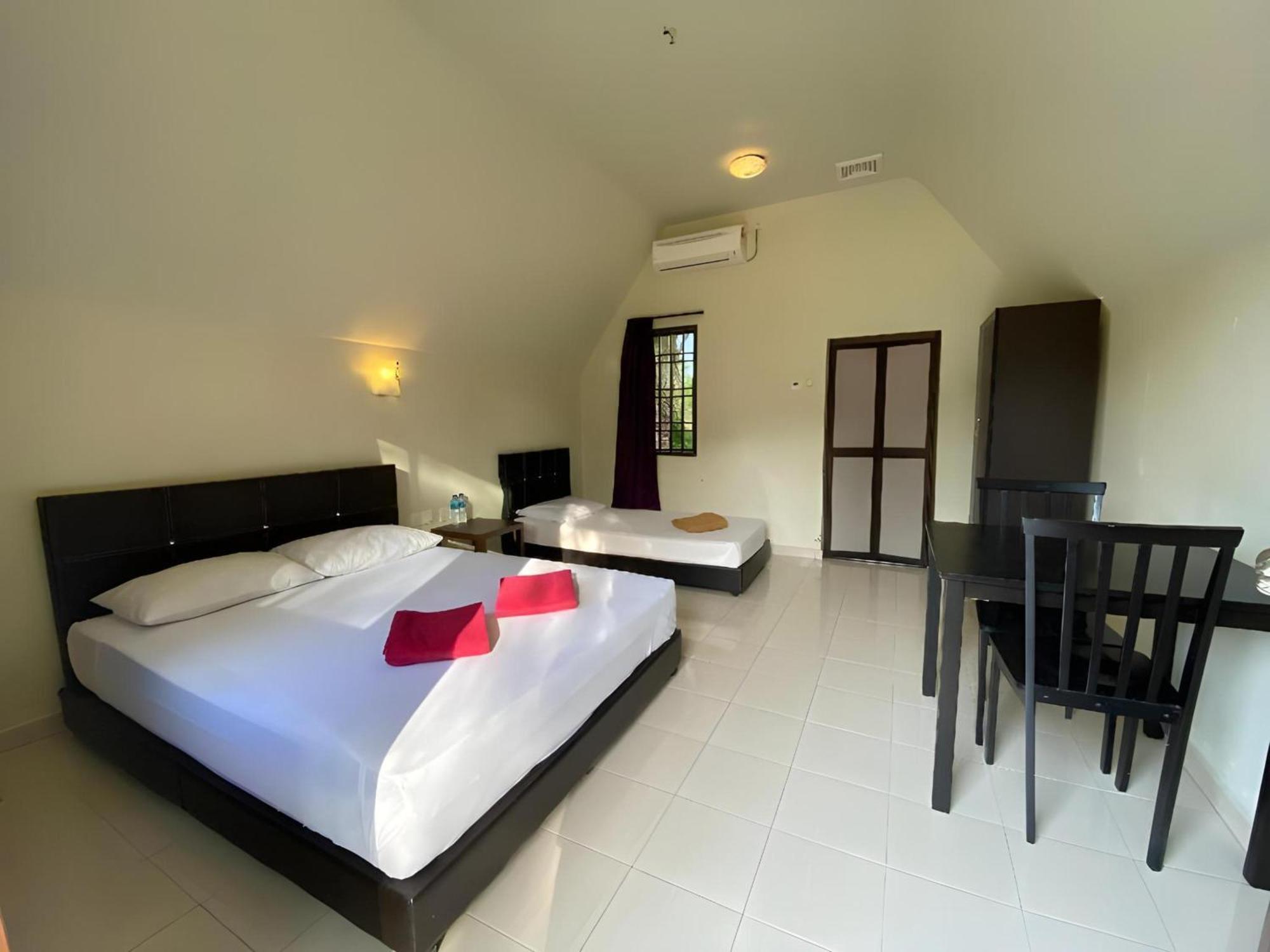 Super Oyo 89896 Sedili Inn Resort Kota Tinggi Εξωτερικό φωτογραφία