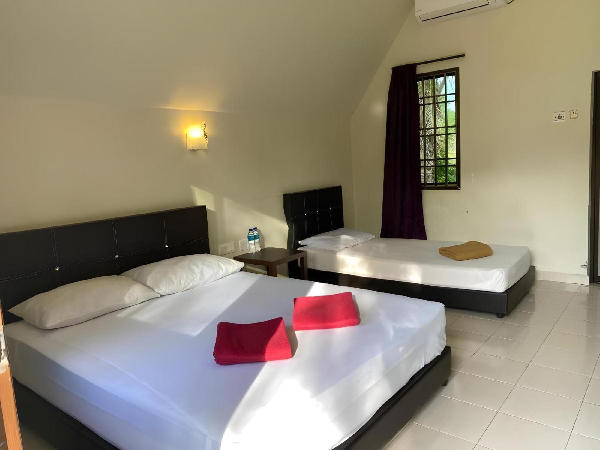 Super Oyo 89896 Sedili Inn Resort Kota Tinggi Εξωτερικό φωτογραφία