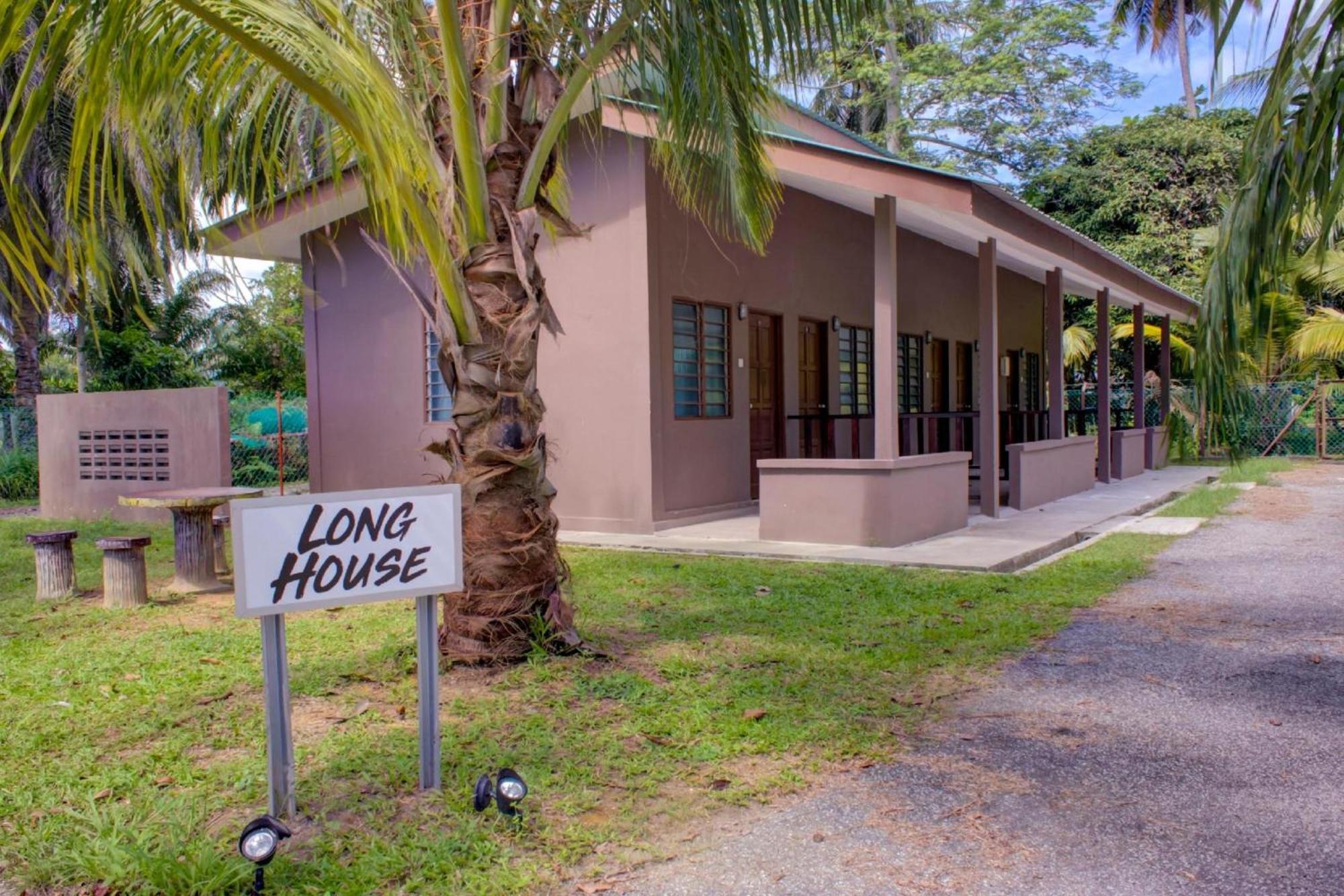 Super Oyo 89896 Sedili Inn Resort Kota Tinggi Εξωτερικό φωτογραφία