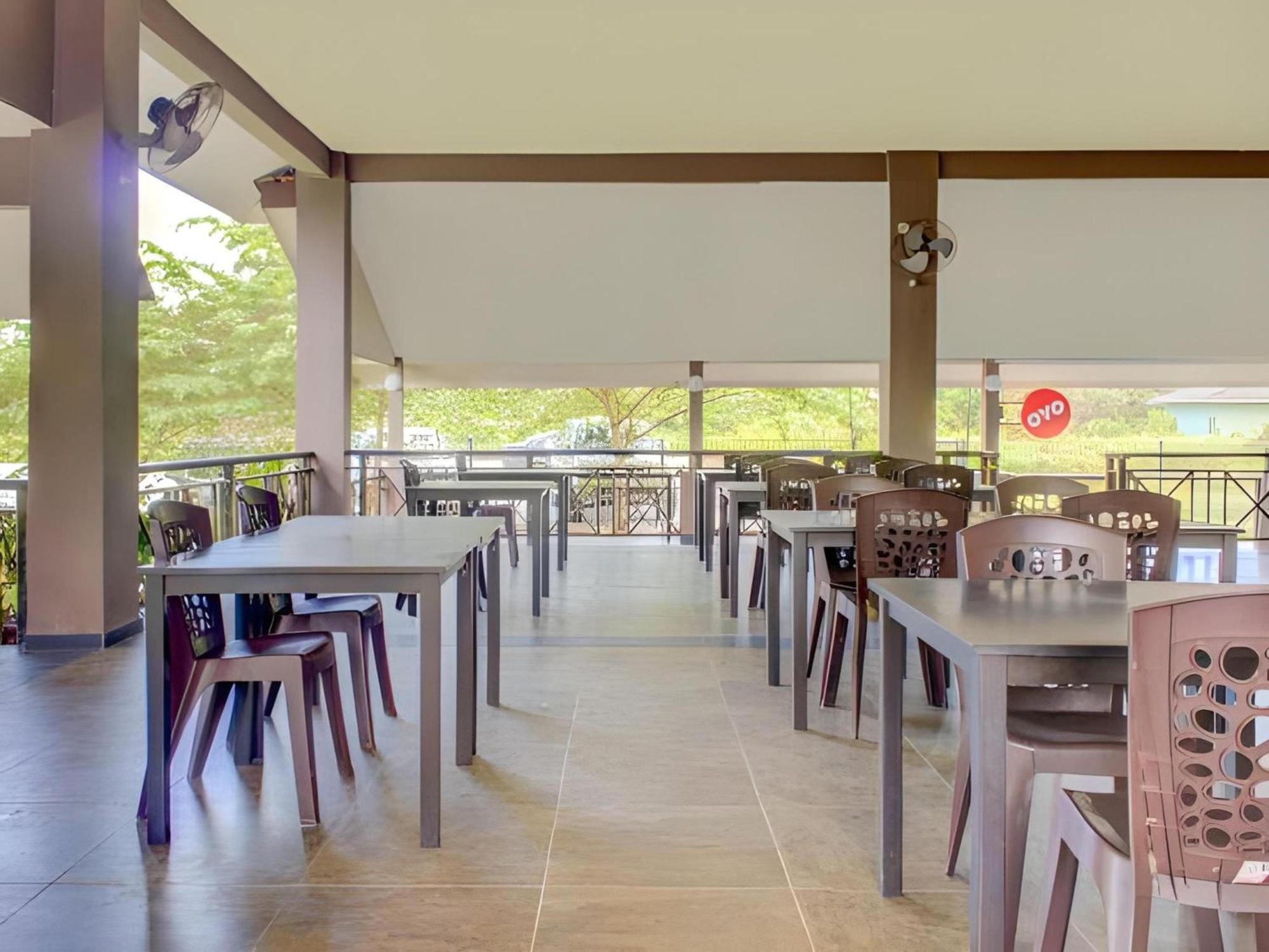 Super Oyo 89896 Sedili Inn Resort Kota Tinggi Εξωτερικό φωτογραφία
